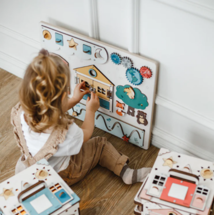 busy-board-tableau-activités-boobo-toys-jeux-bois-magasin-puériculture-nantes-angers-orvault-saint-nazaire