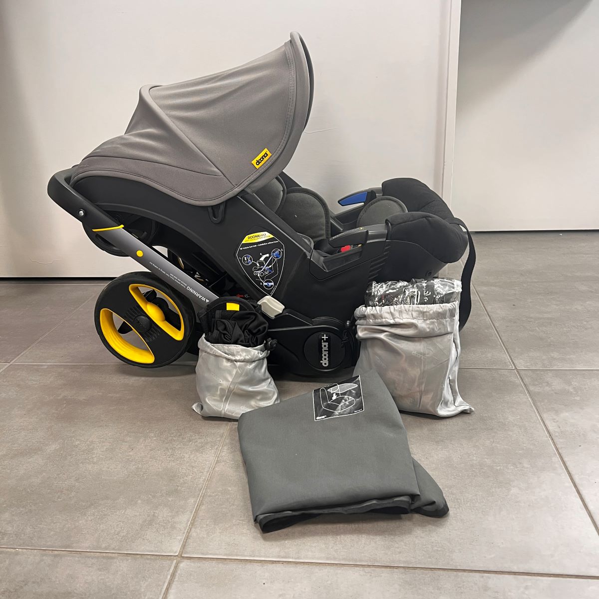 Poussette/siège auto + base isofix Doona - Doona