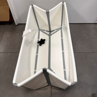 baignoire pliante de chez STOKKE en seconde main dans un magasin de puériculture à Nantes proche Orvault, Sautron et La Chapelle sur Erdre