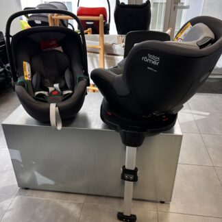 pack siège auto avec coque et base rotative de chez Britax aux normes R129/03. Il est en seconde main expertisé et visible à Nantes.