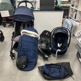 poussette yoyo 2 air france de GB avec une coque bleu marine cloud z et sa base rotative aux normes R129/02 en seconde main sur Nantes, proche Sautron, Orvault, Treillières