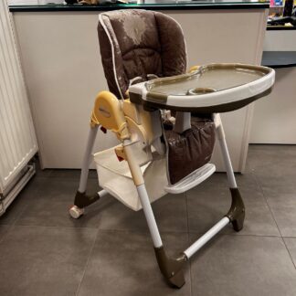 chaise haute aubert concept pour bébé de 6 mois à 15 kg.
