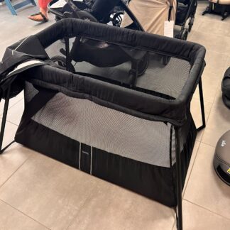 lit nomade pliant compact et léger de babybjorn light, en seconde main à Nantes Orvault Sautron